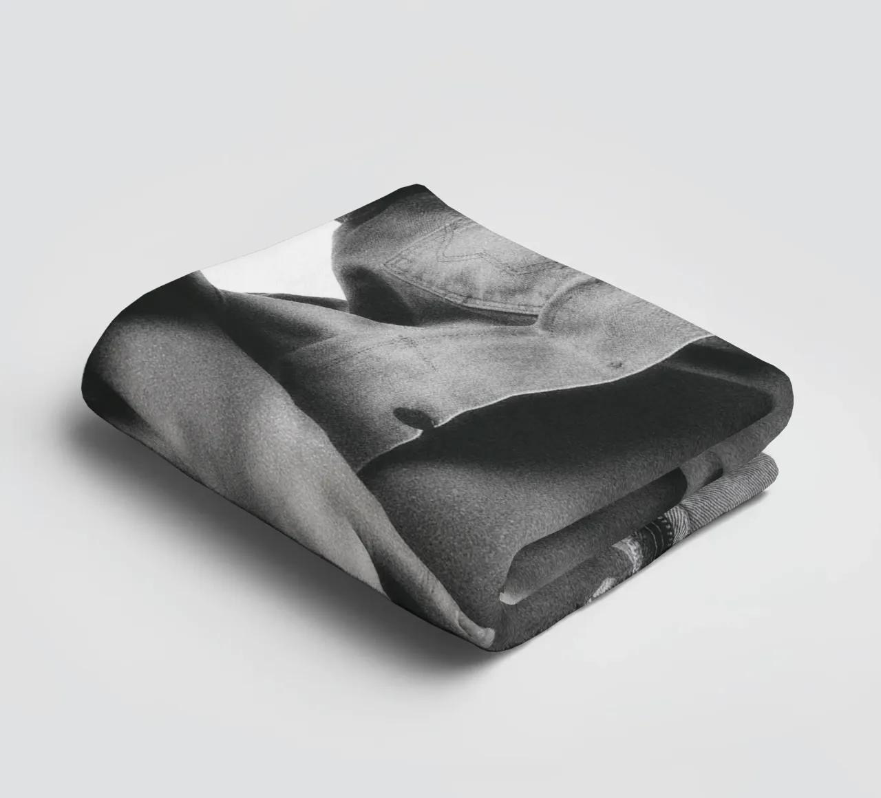 Gekleidet in Denim Mono Handtuch von Dave Hare Photography