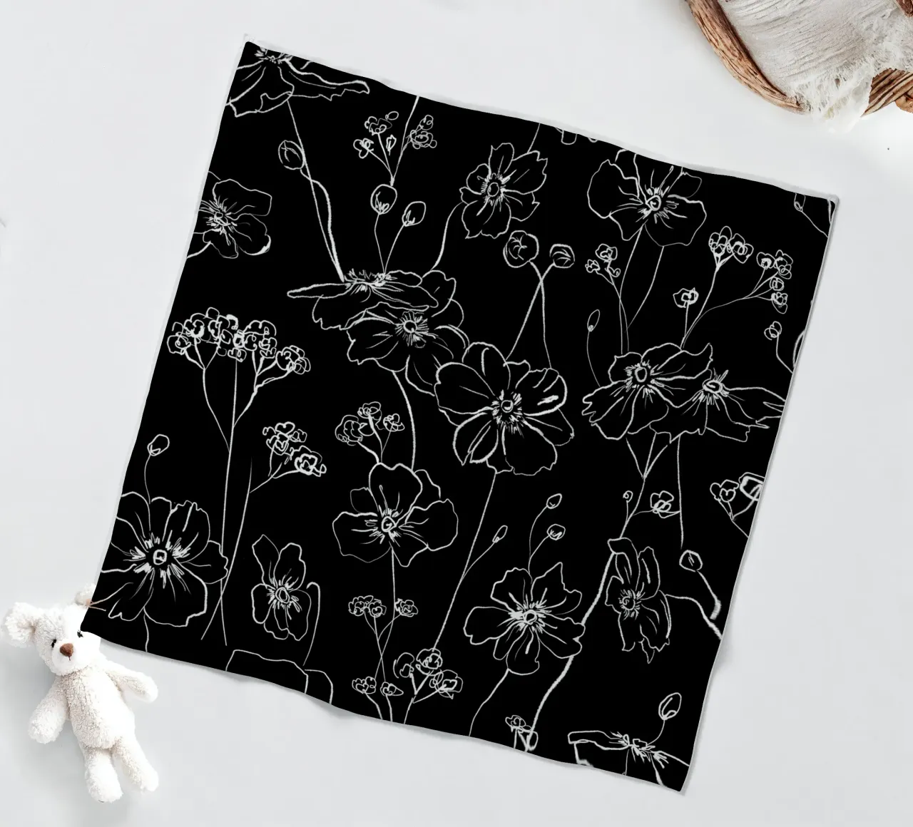 Black Wild Roses Pattern coperta in pile da anisillustration