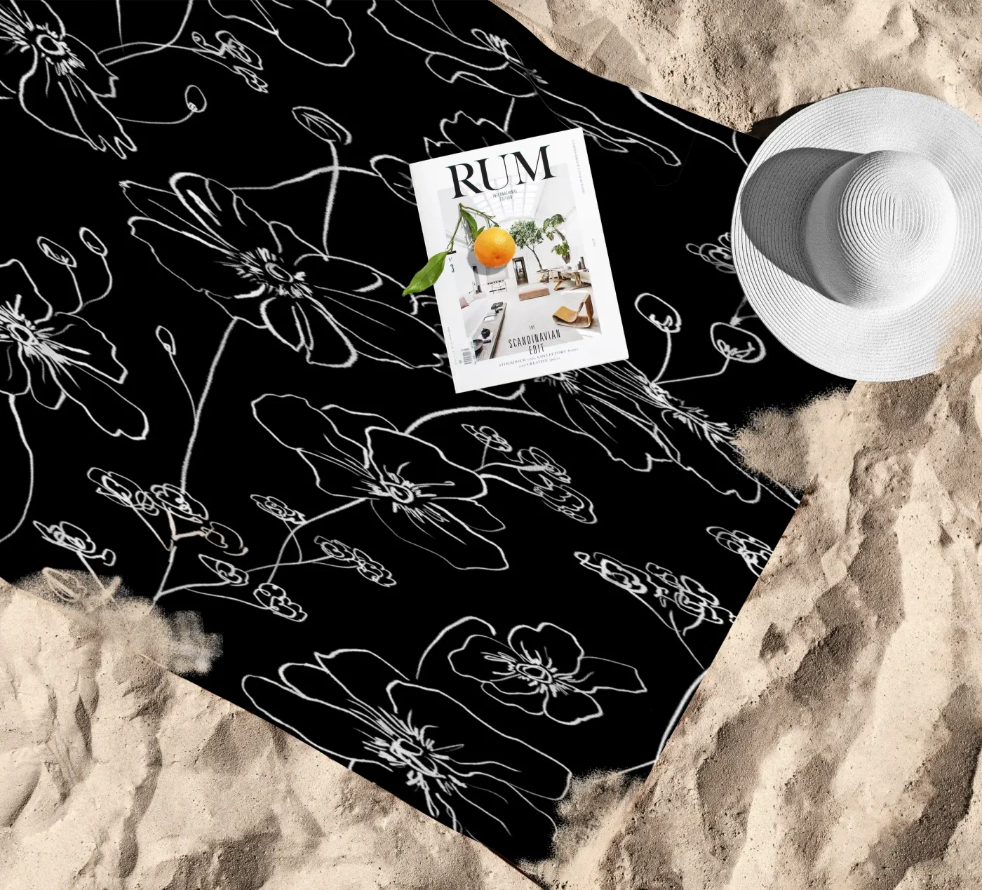 Black Wild Roses Pattern telo mare da anisillustration