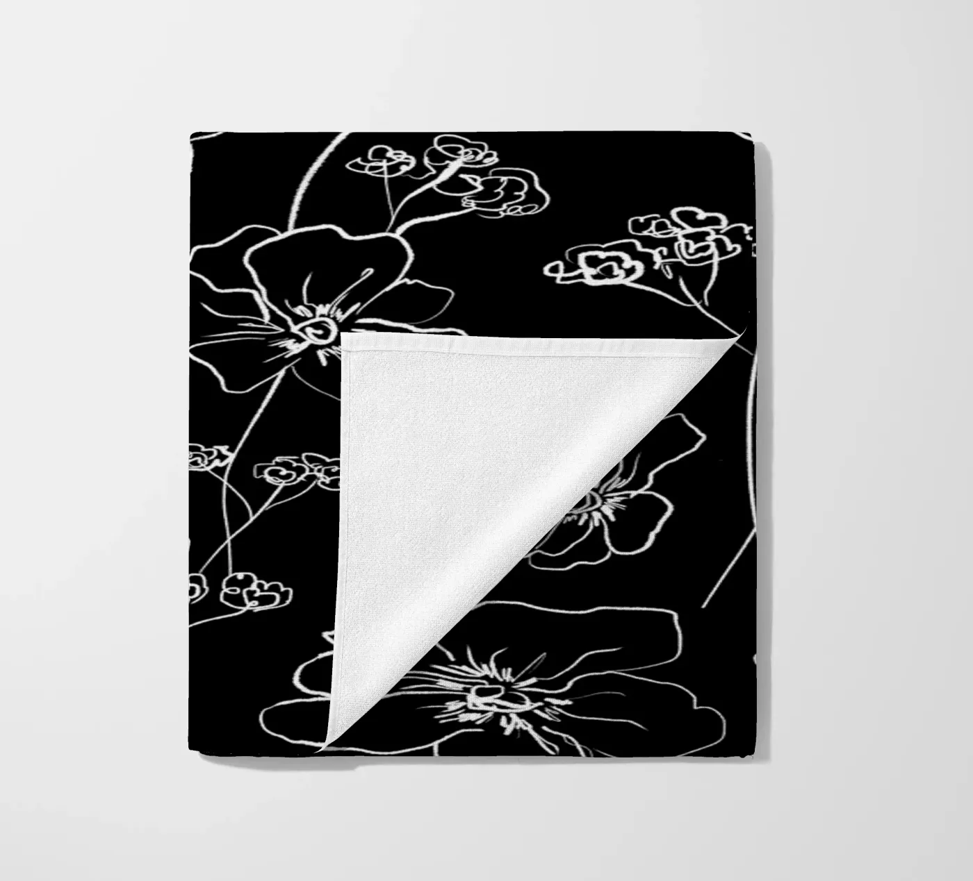 Black Wild Roses Pattern telo mare da anisillustration