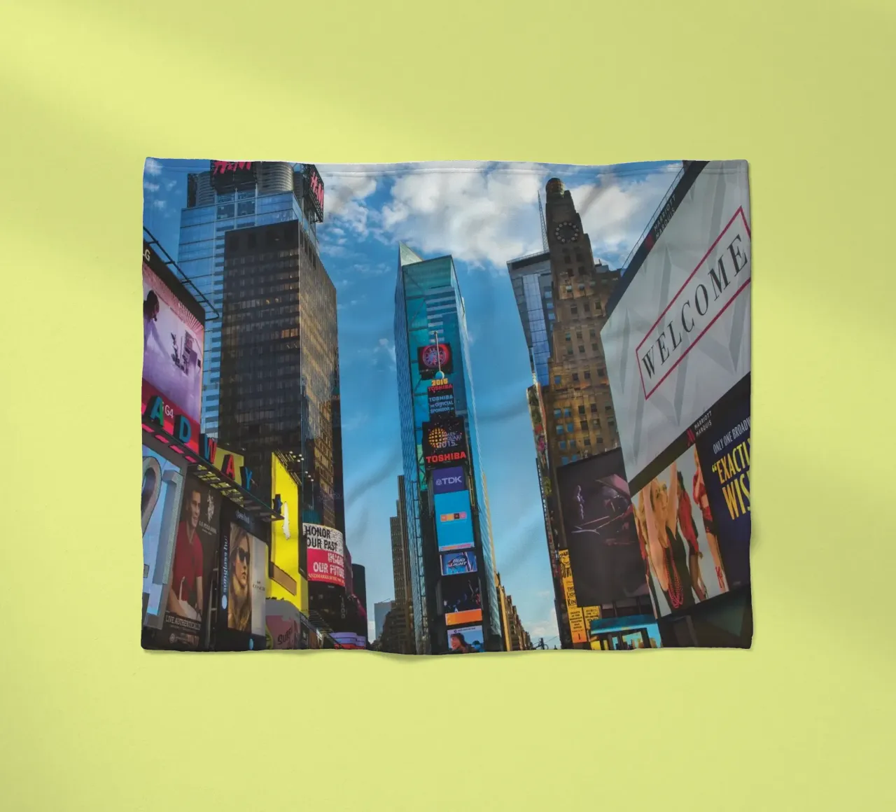 Times Square coperta in pile da Dave Hare Photography