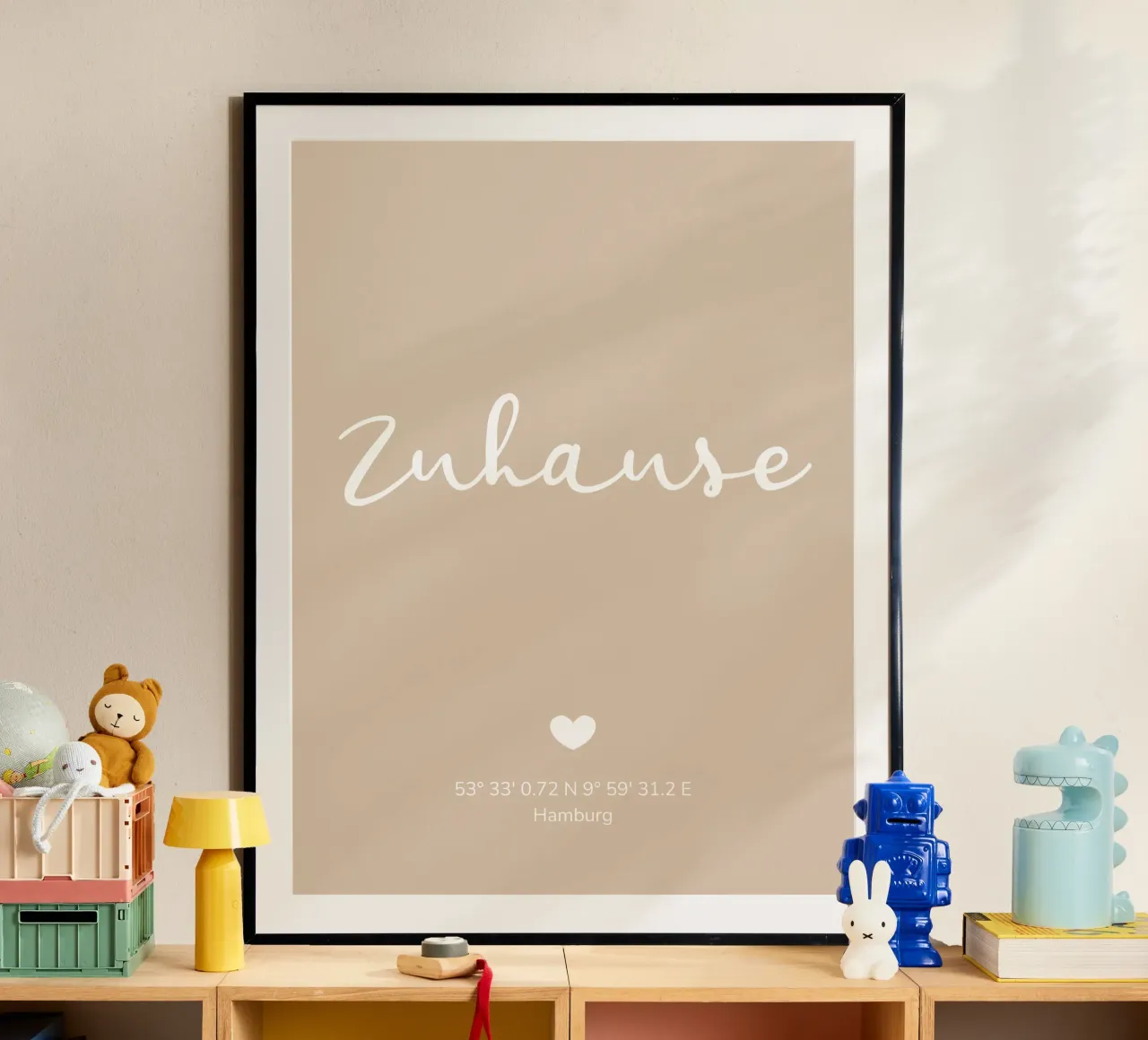 Zuhause mit Koordinaten poster con telaio in alluminio da WORTSPIEL