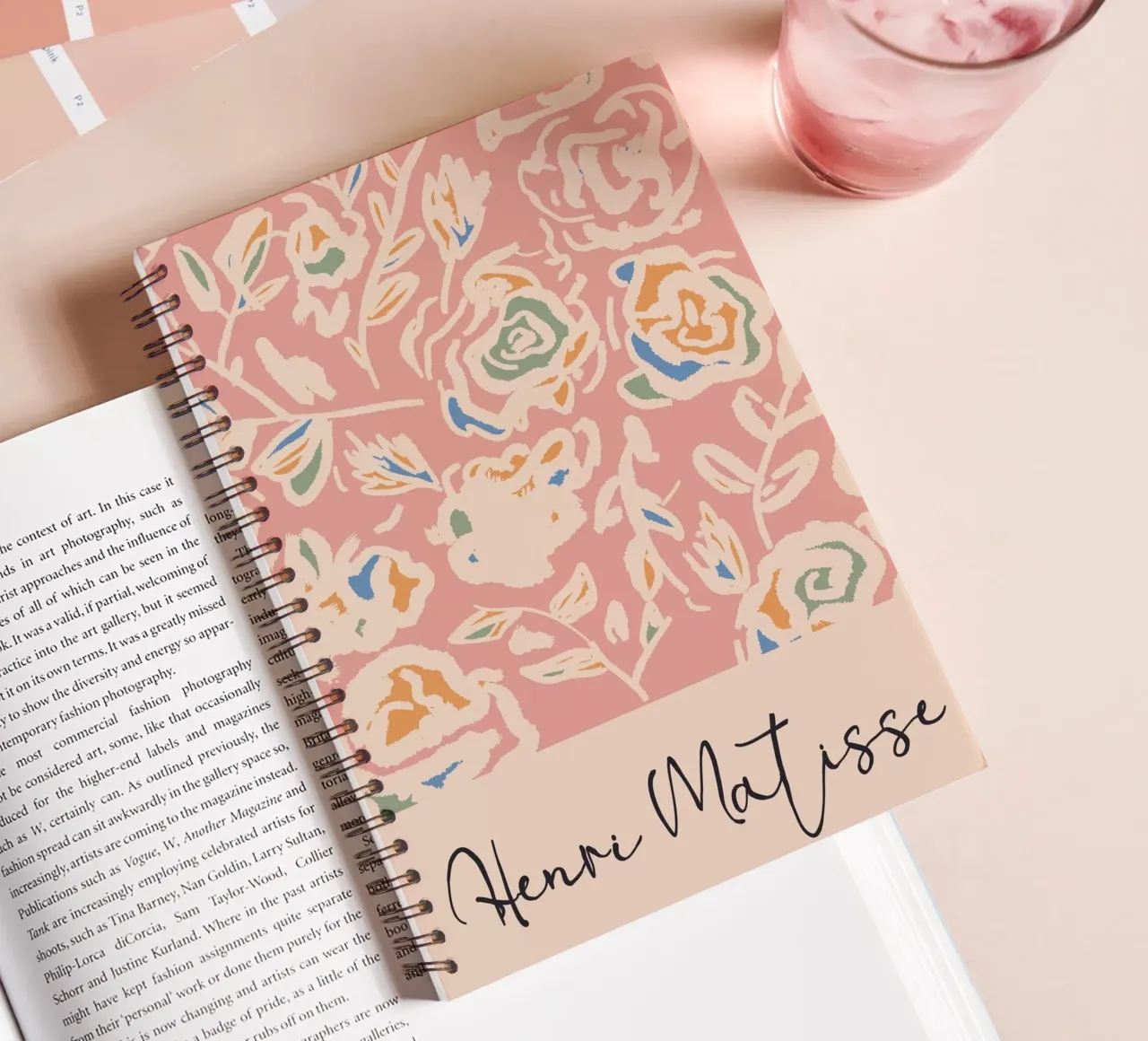Estampado de rosas: elegancia y colorido cuaderno de espiral de Whole©
