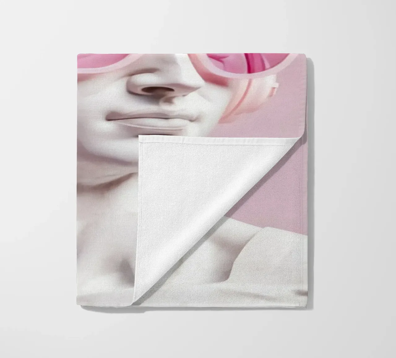 L'amore classico incontra quello moderno: Pink Pop David telo mare da Modern Muse