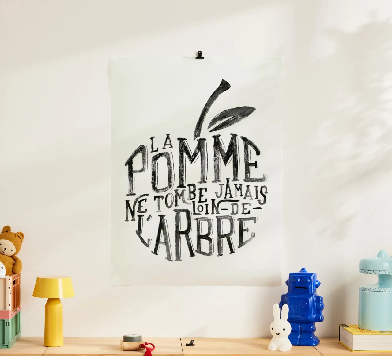 La pomme et l'arbre poster con telaio in alluminio da JONATTEND