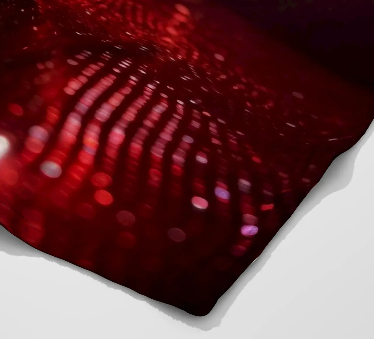 Sparkling Devils Red Hot Disco Night Ball Apple coperta in pile da Modern Muse
