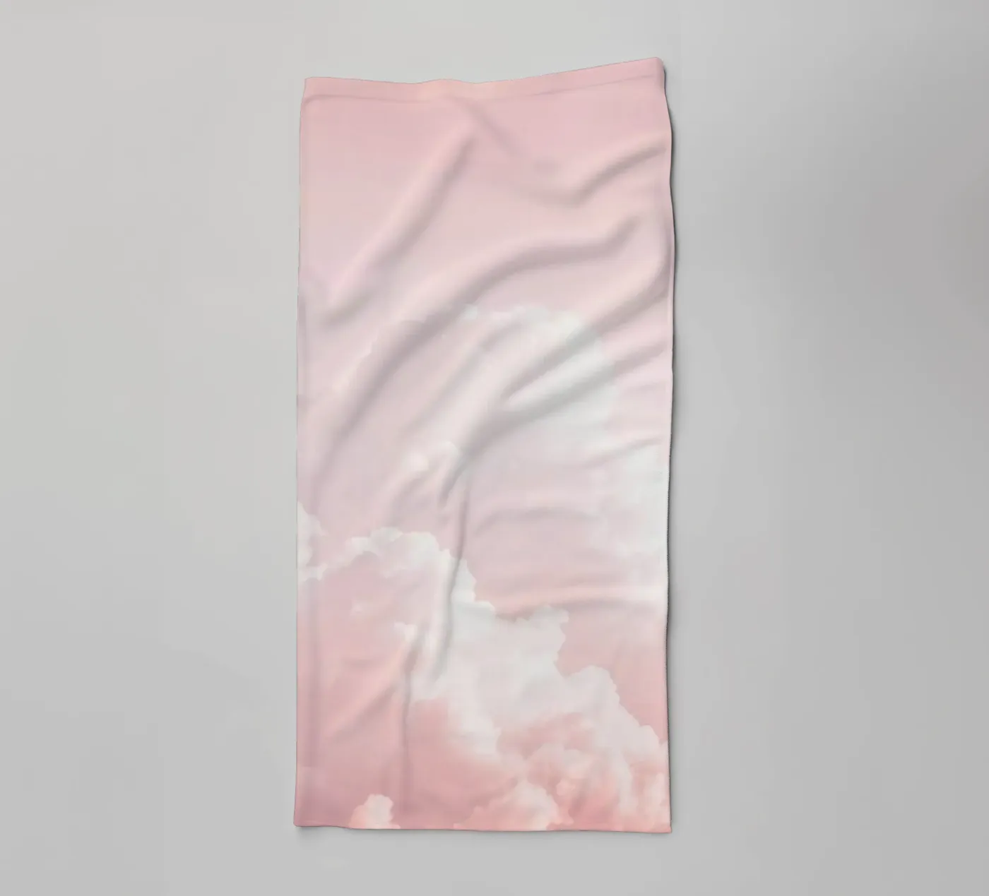 Blush Cloudscape Charm Handtuch von Modern Muse