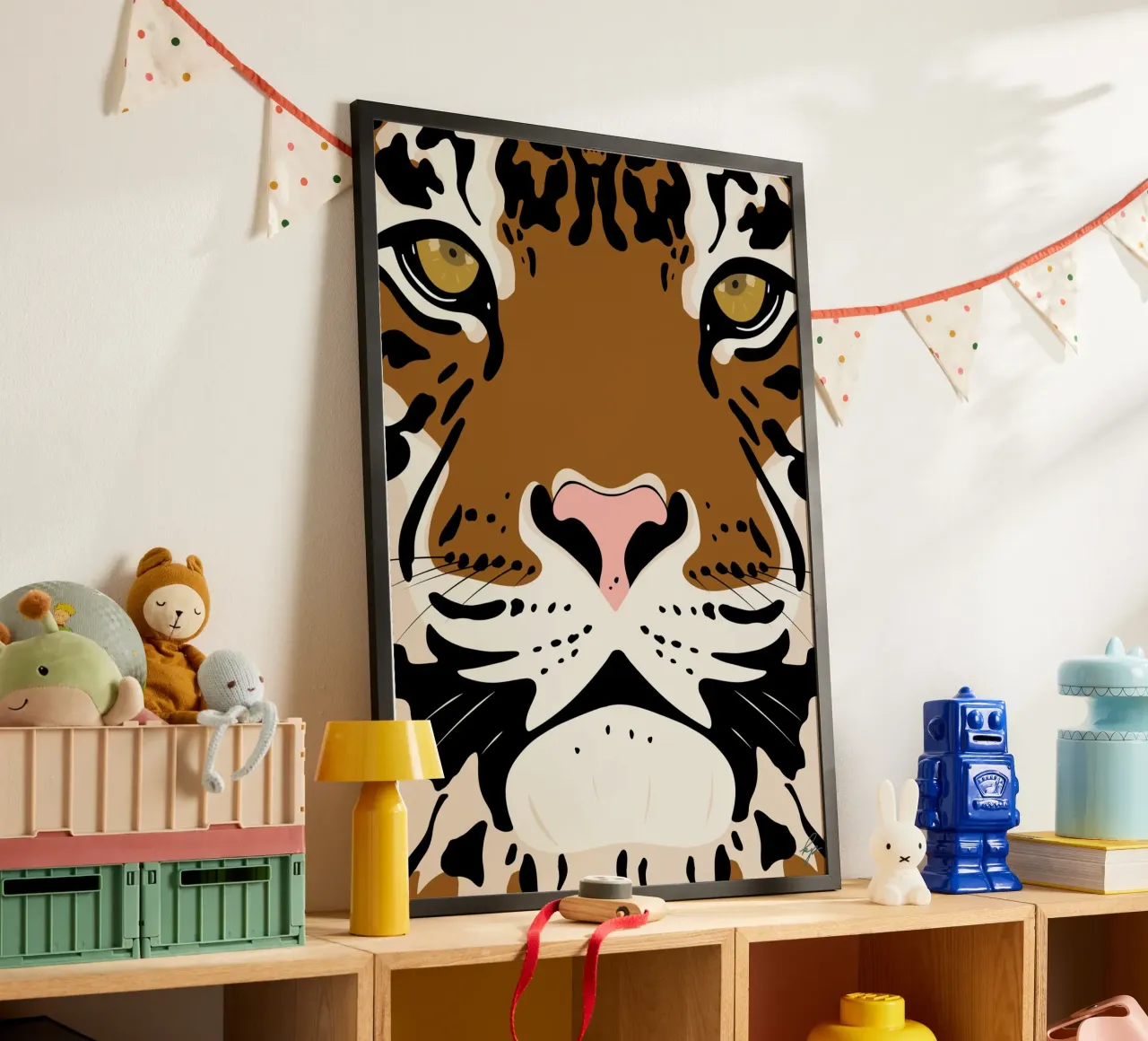 Arte murale animale minimalista con faccia di tigre in grassetto poster con telaio in plastica da kookiepixel