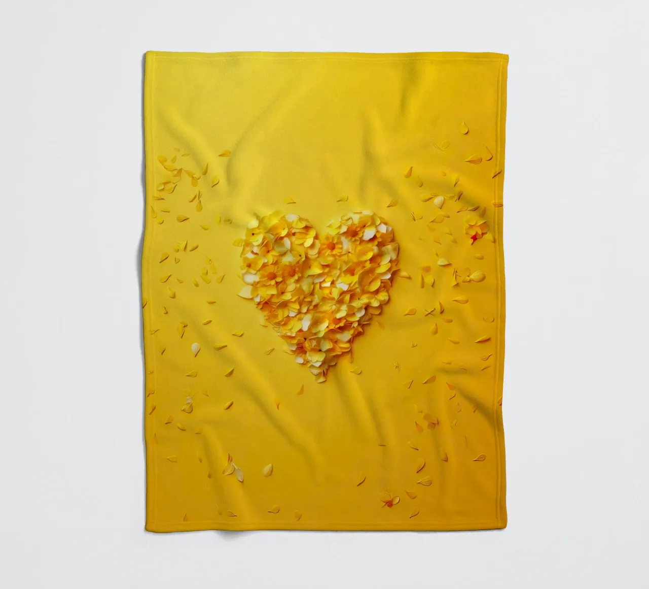 Cuore giallo d'amore coperta in pile da Modern Muse