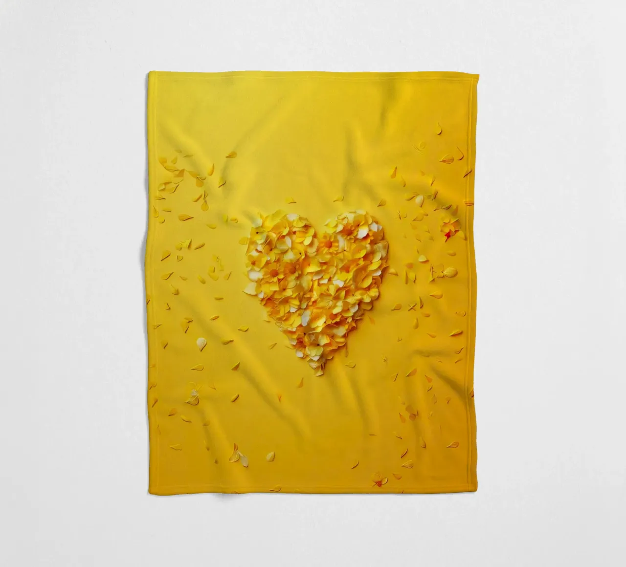 Cuore giallo d'amore coperta in pile da Modern Muse