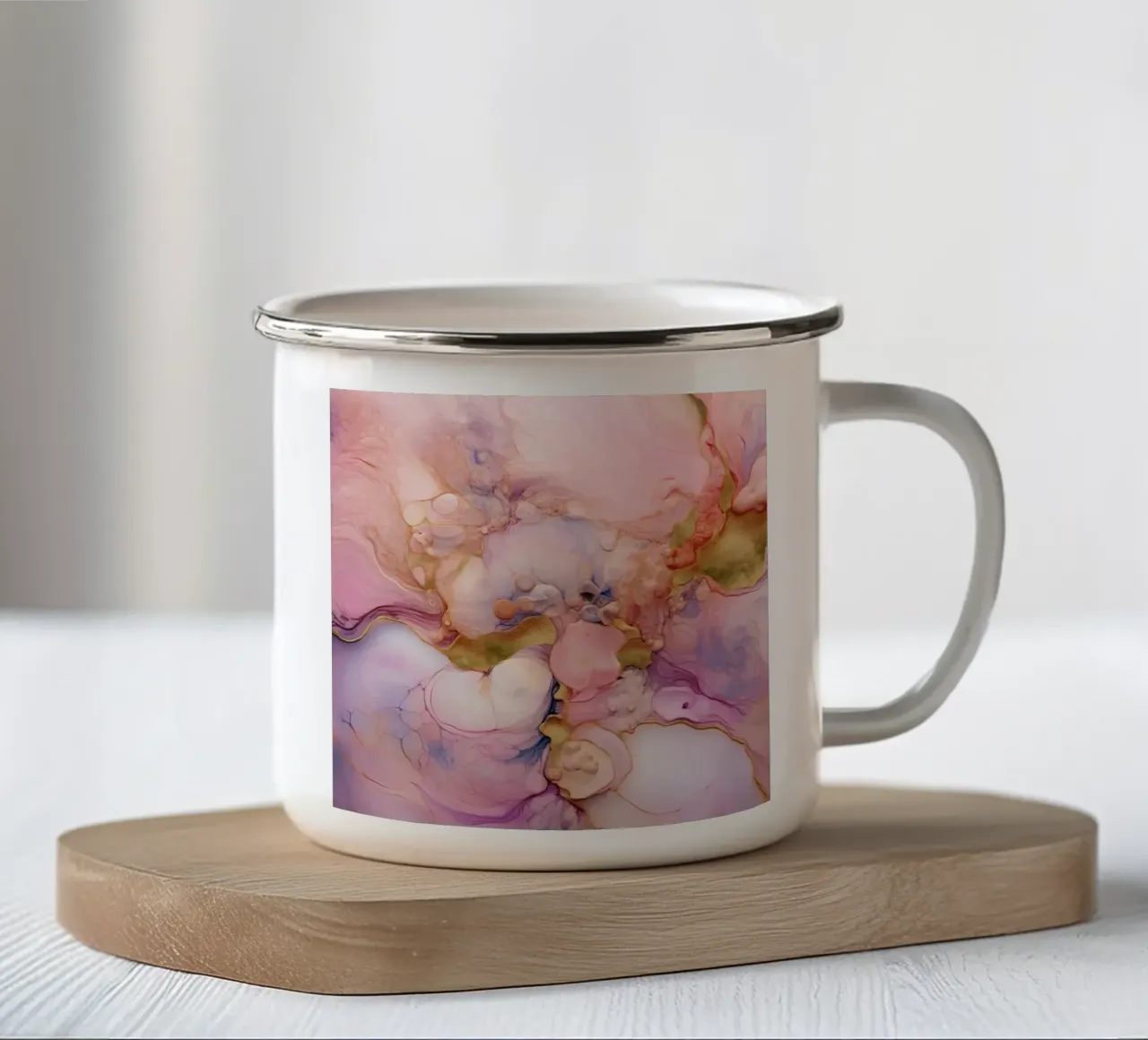 Weiche rosa und goldene flüssige Kunstblasen Emaille Tasse von Modern Muse