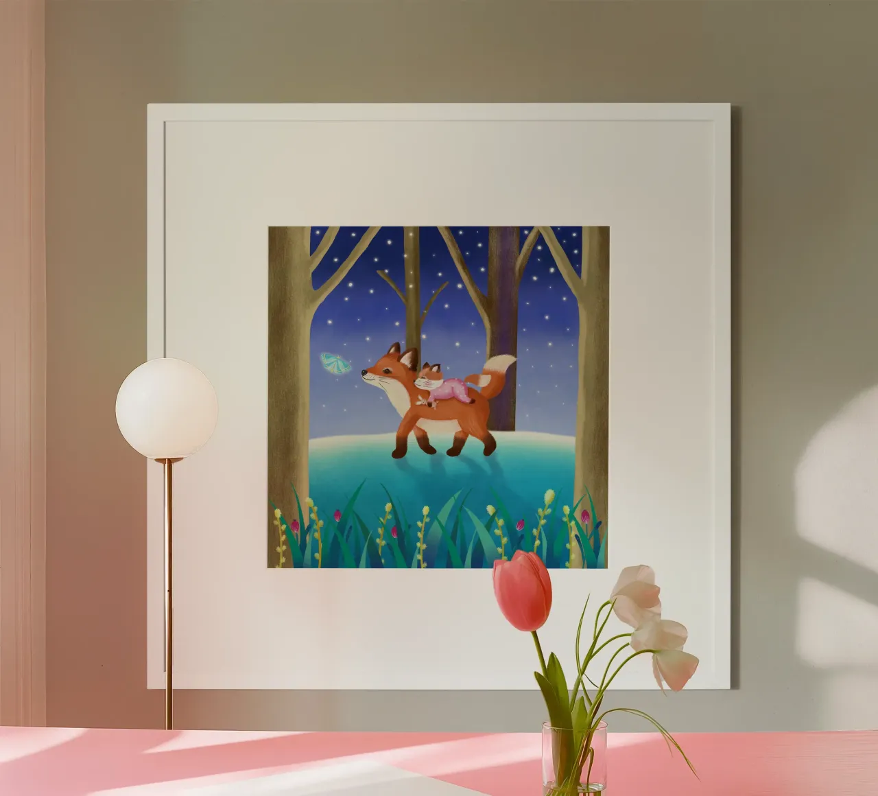 Mamá zorro con su bebé zorro en el bosque encantado. Para niños pequeños poster con marco de aluminio de CalliLetters