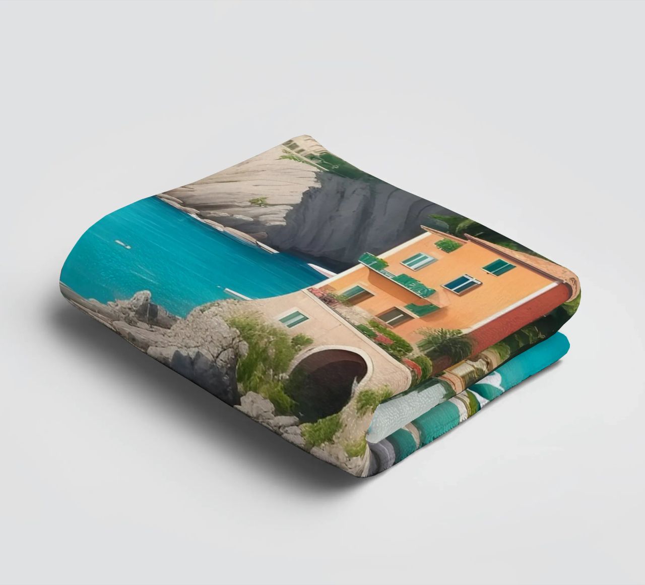 Gardasee-Ufer Handtuch von Charnwood Prints