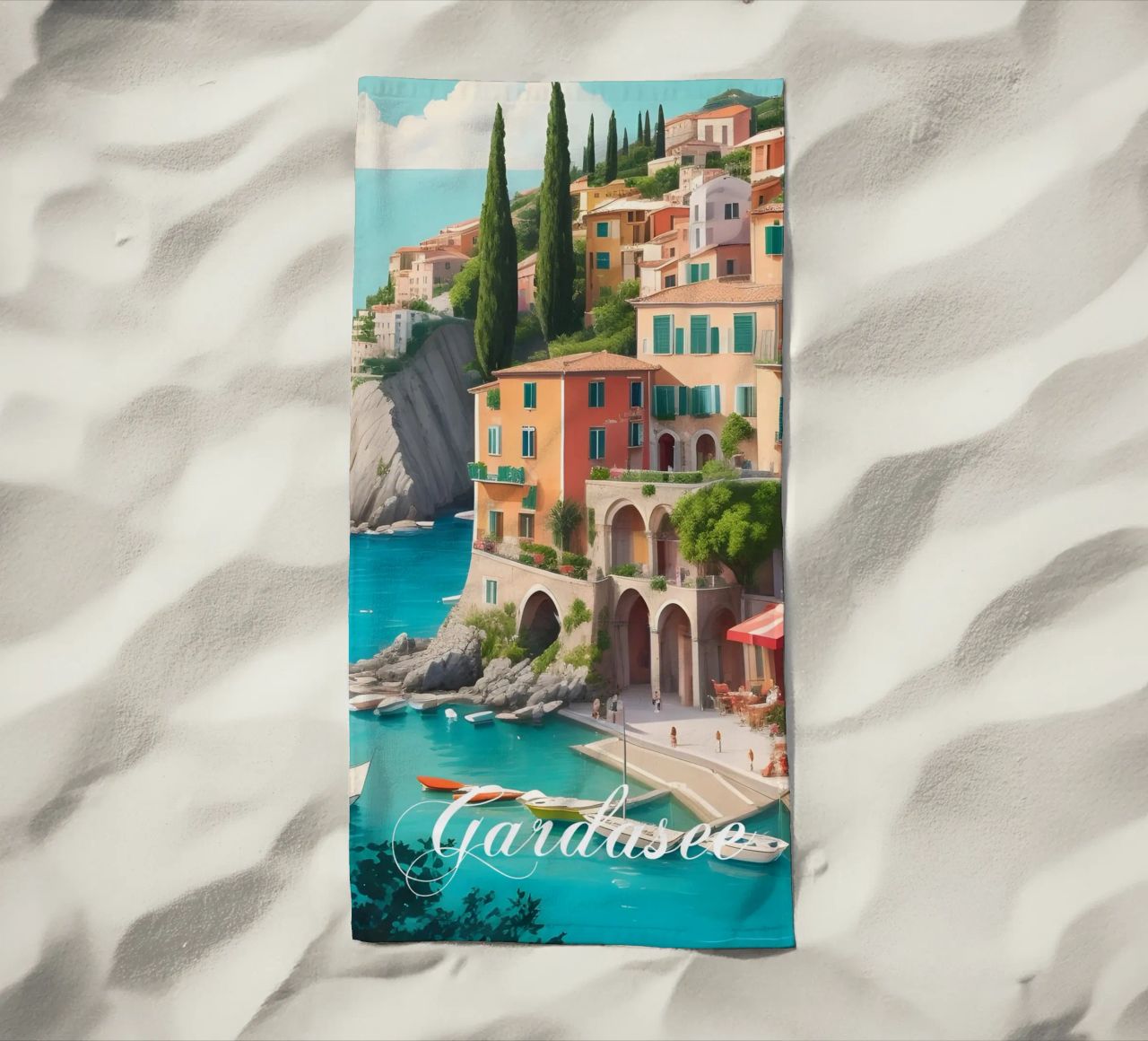 Gardasee-Ufer Strandtuch von Charnwood Prints