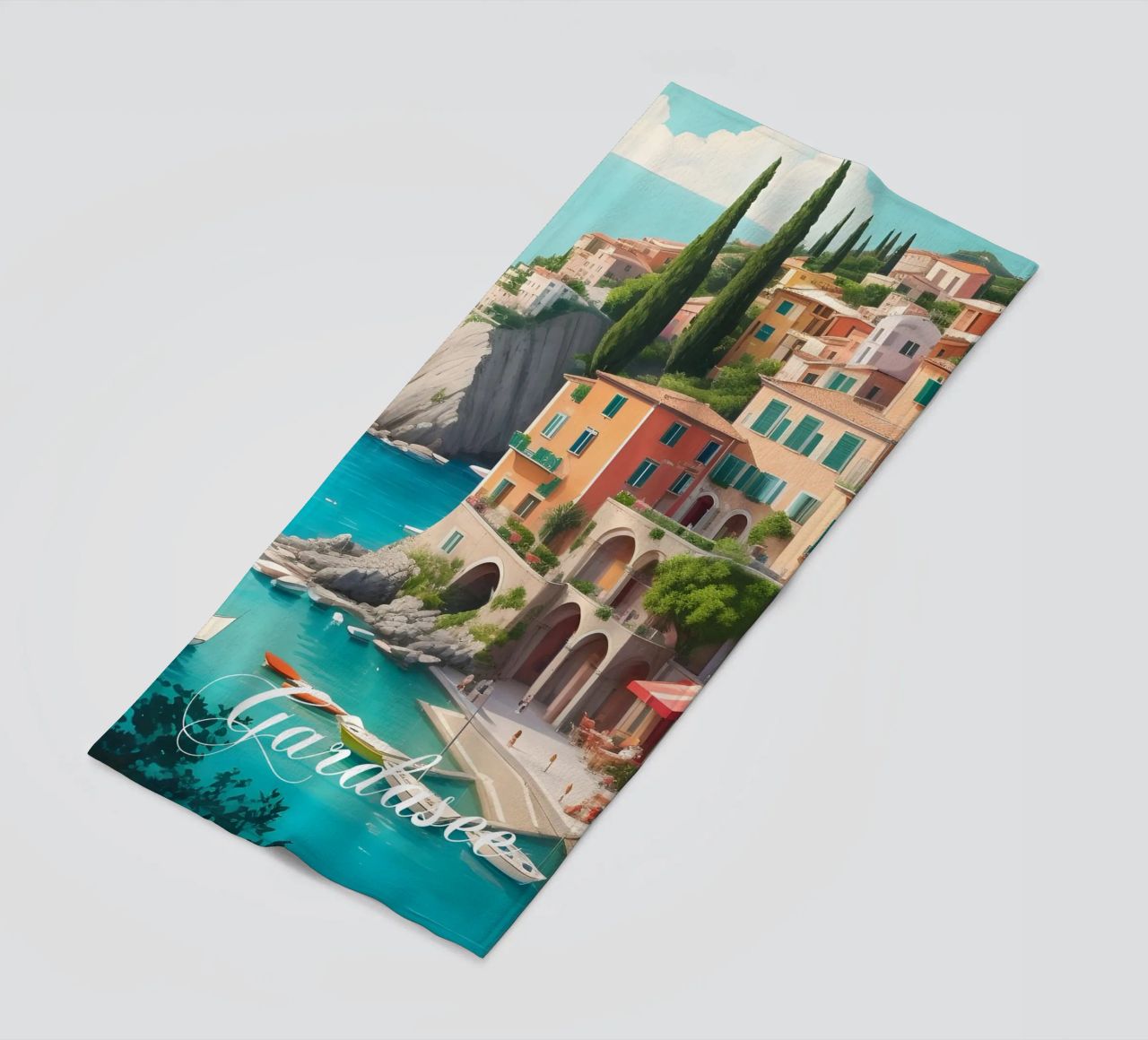 Gardasee-Ufer Strandtuch von Charnwood Prints