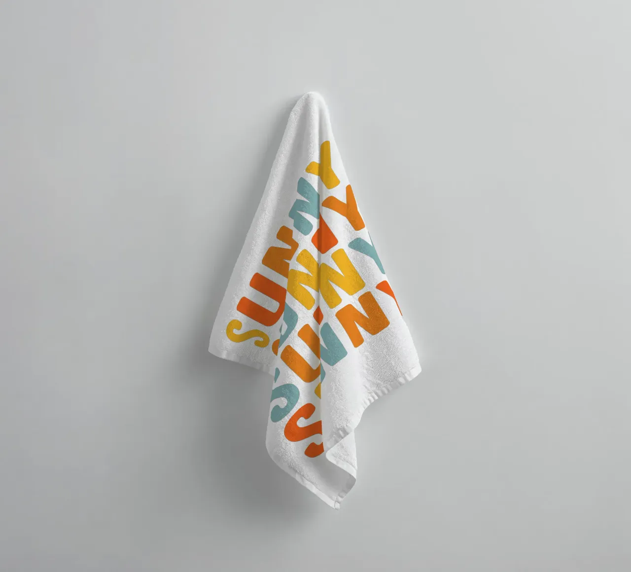 Répétition typographique ensoleillée - Jaune Bleu Orange serviette de bain de Dominique Vari Words