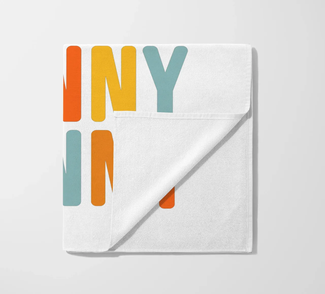 Répétition typographique ensoleillée - Jaune Bleu Orange serviette de plage de Dominique Vari Words