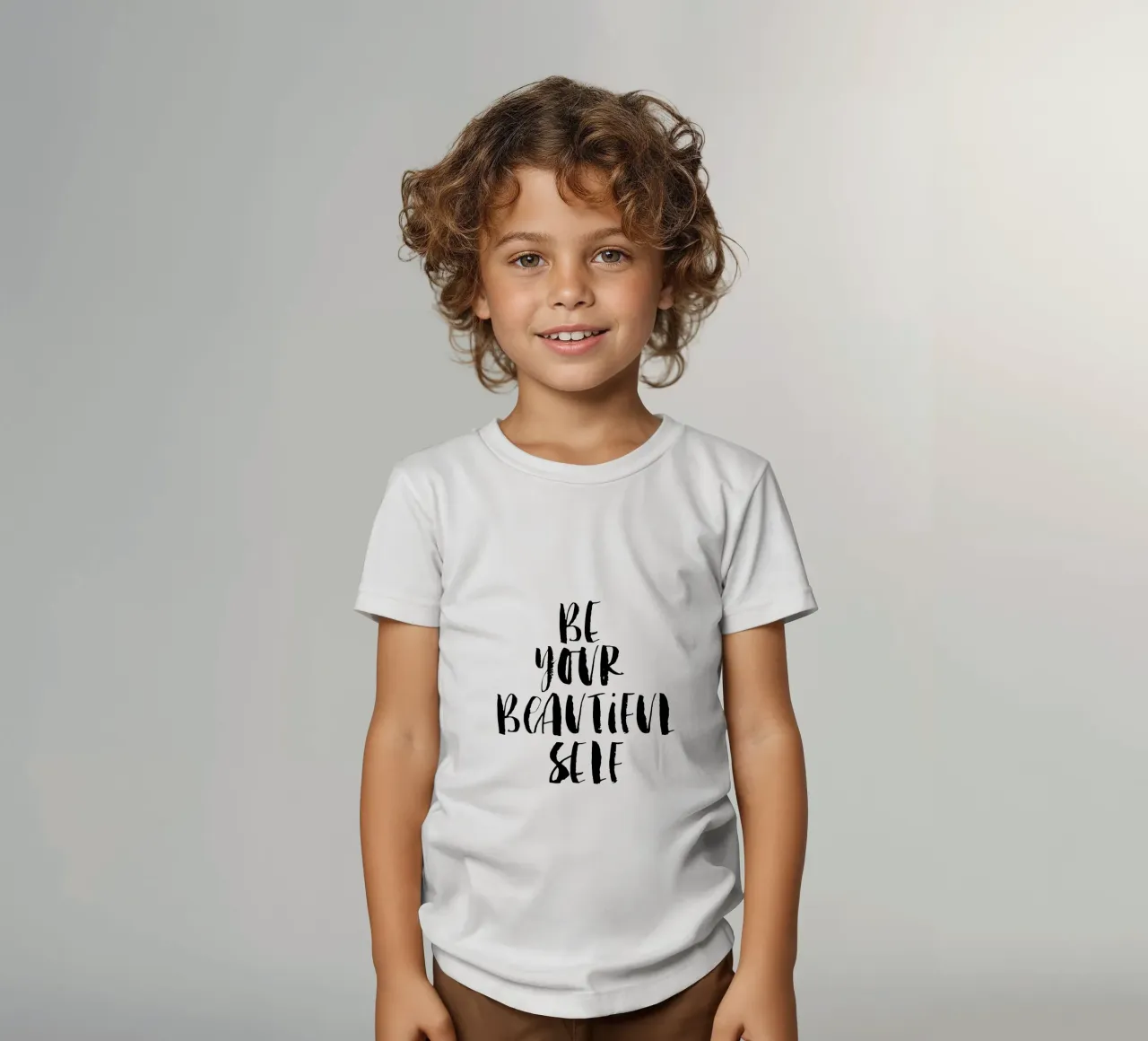 Be Your Beautiful Self Design tipografico in bianco e nero t-shirt bambini da THE MOTIVATED TYPE