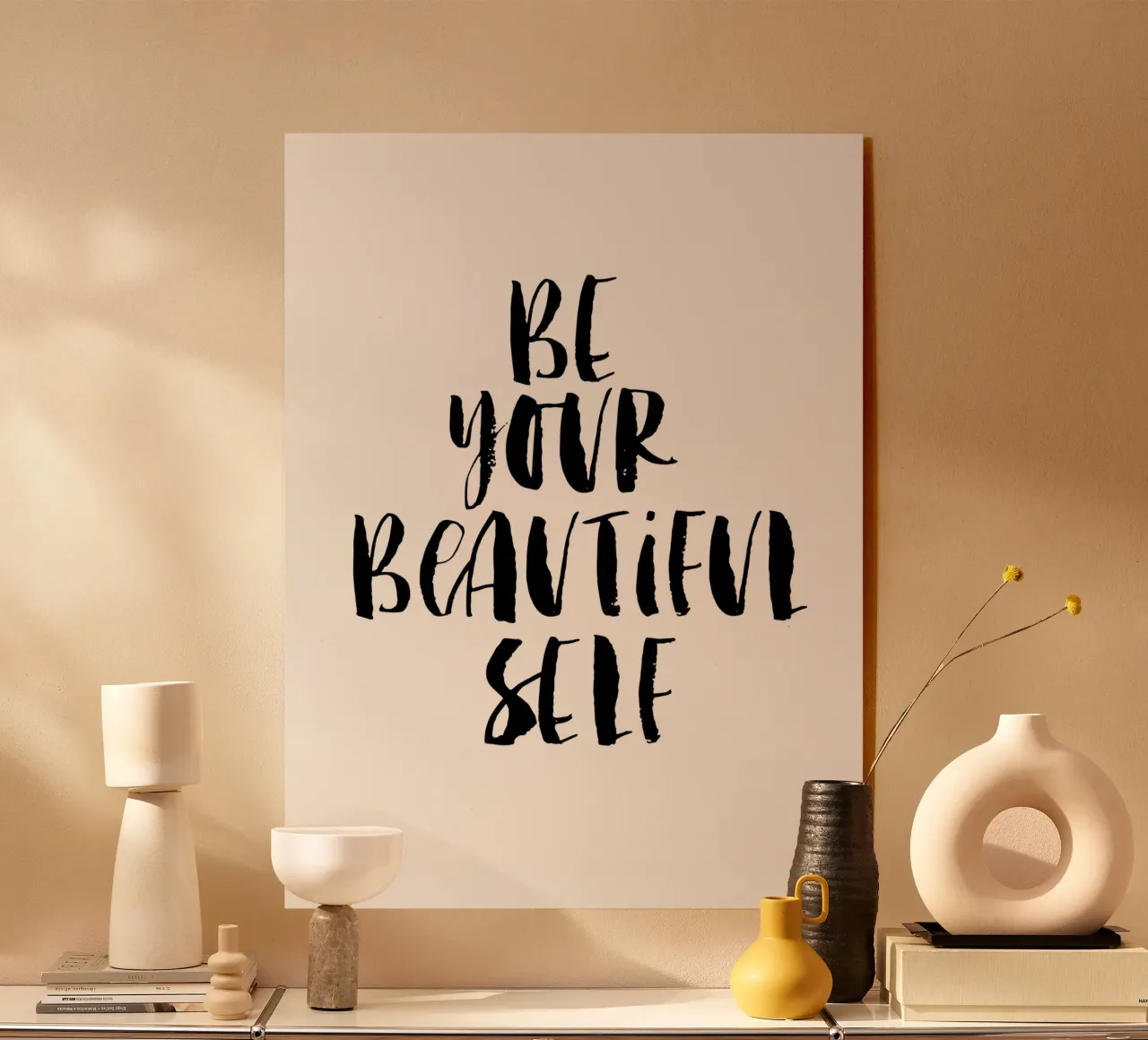 Be Your Beautiful Self Design tipografico in bianco e nero plexiglass da THE MOTIVATED TYPE