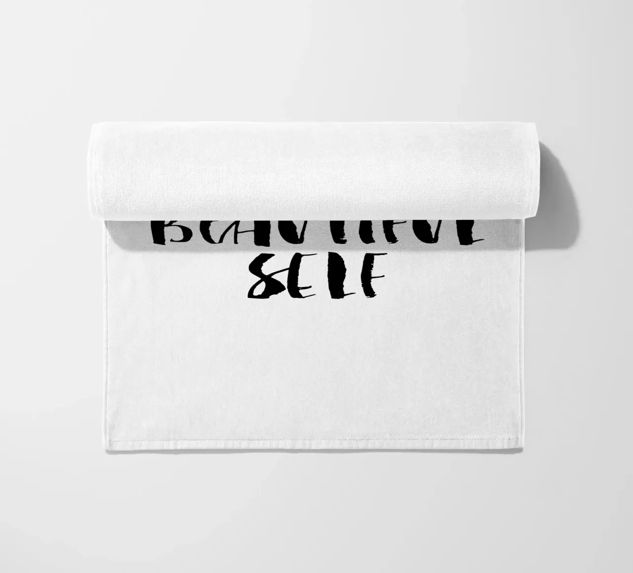 Be Your Beautiful Self Design tipografico in bianco e nero telo mare da THE MOTIVATED TYPE