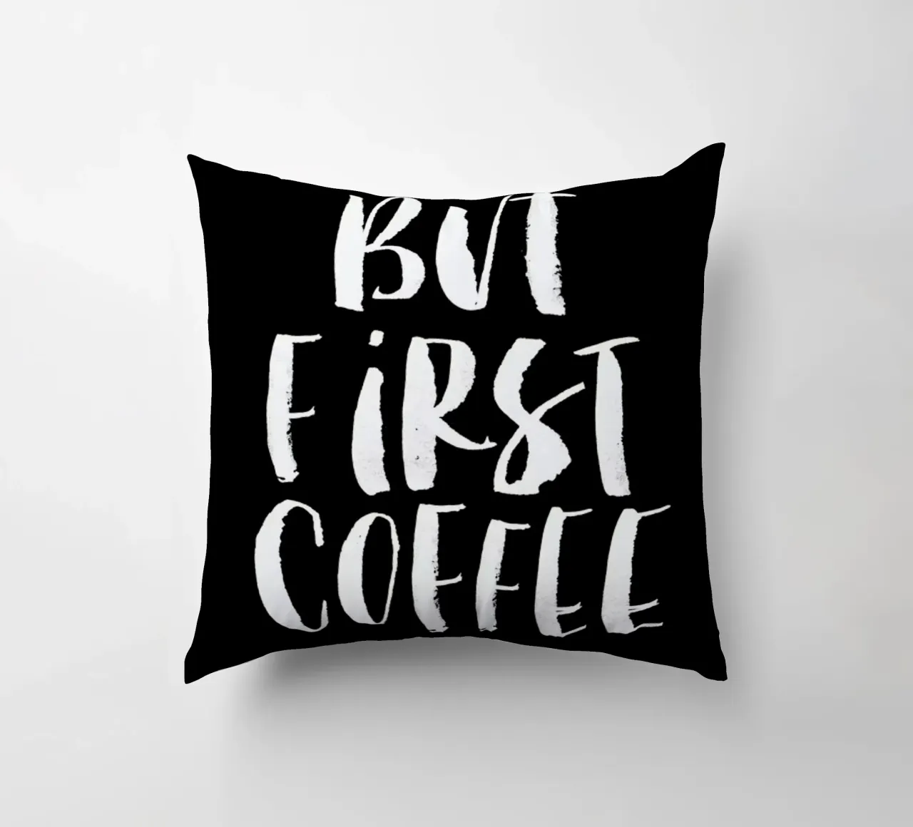 Ma prima il caffè cuscino da THE MOTIVATED TYPE