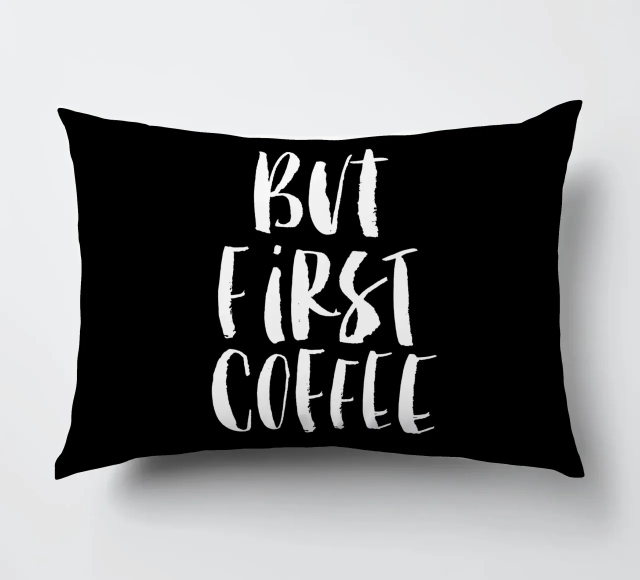 Ma prima il caffè cuscino da THE MOTIVATED TYPE