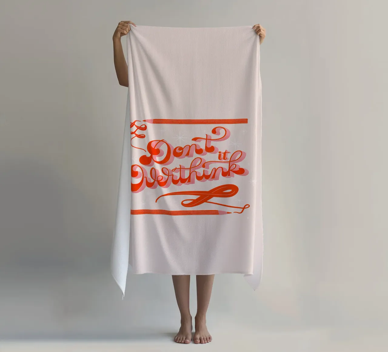 Don't Overthink it. Zitat. Denk nicht zuviel nach. Strandtuch von CalliLetters