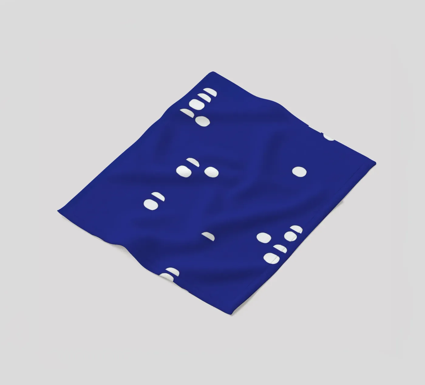 Pebbles coperta in pile da Maren Gross