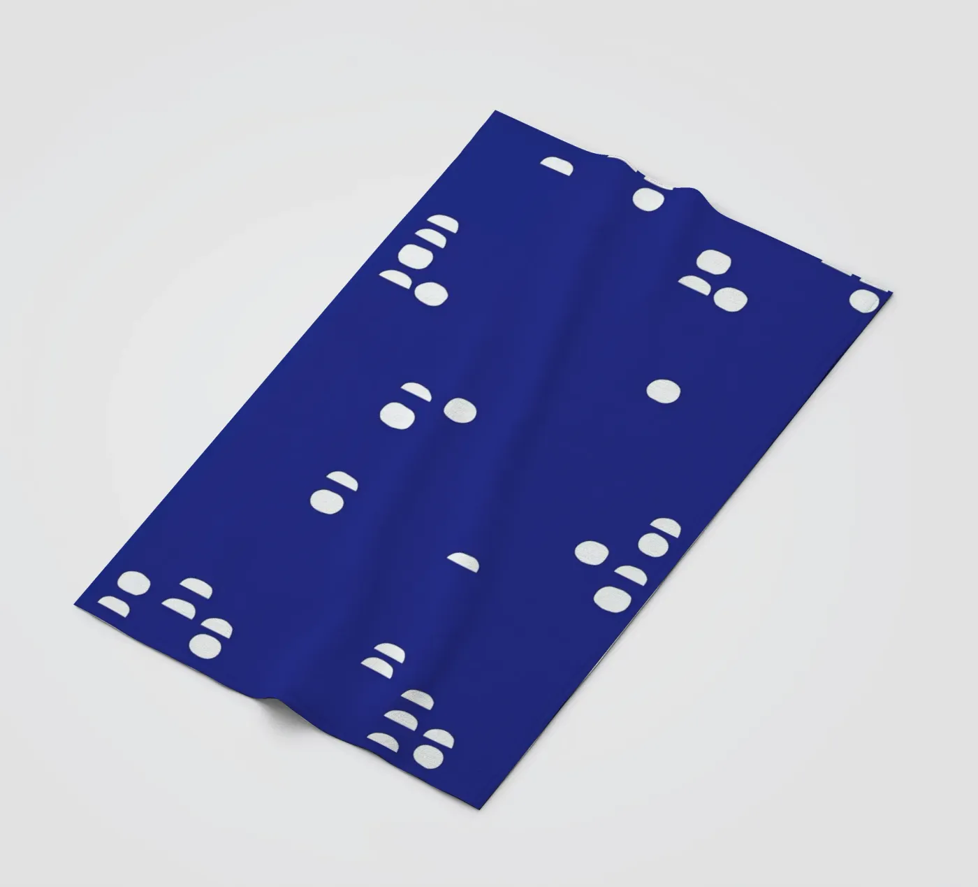 Pebbles coperta in pile da Maren Gross