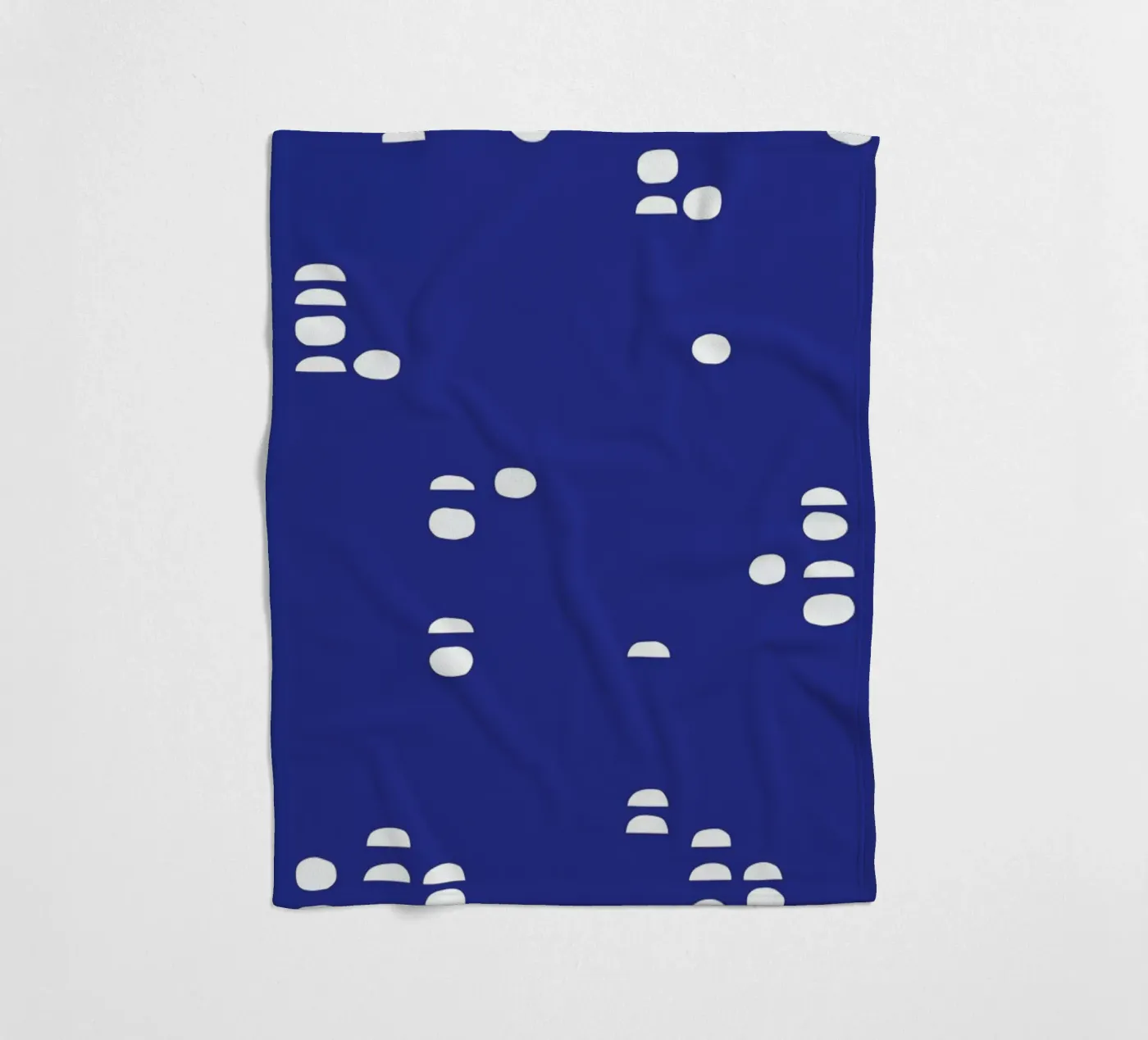 Pebbles coperta in pile da Maren Gross