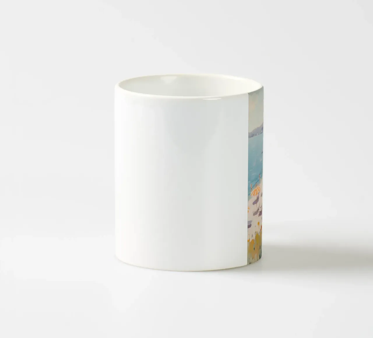 Spiaggia serena con ombrelloni a righe tazza in ceramica da Melloi Art Print