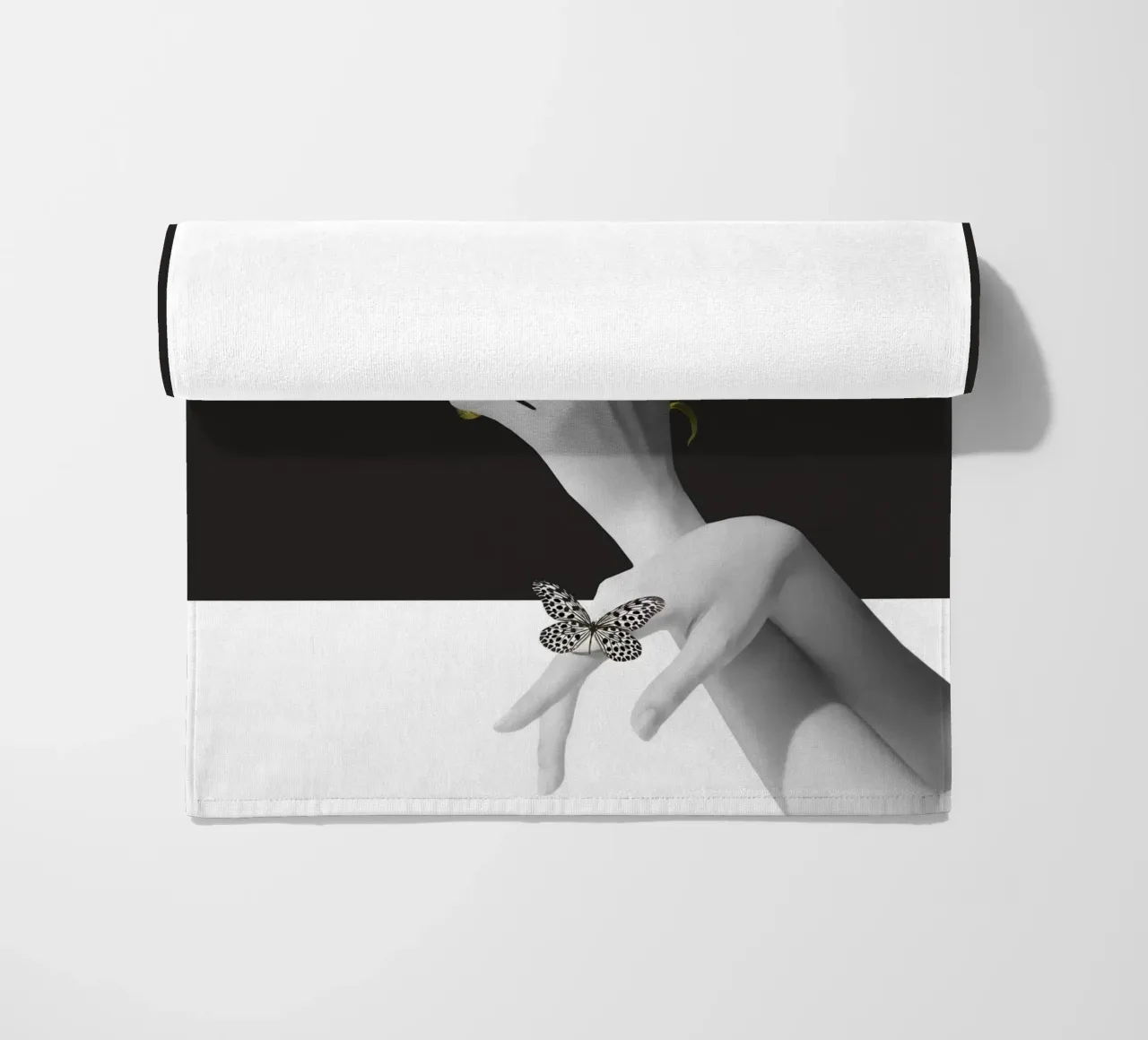 Mani con fiori telo mare da dada22