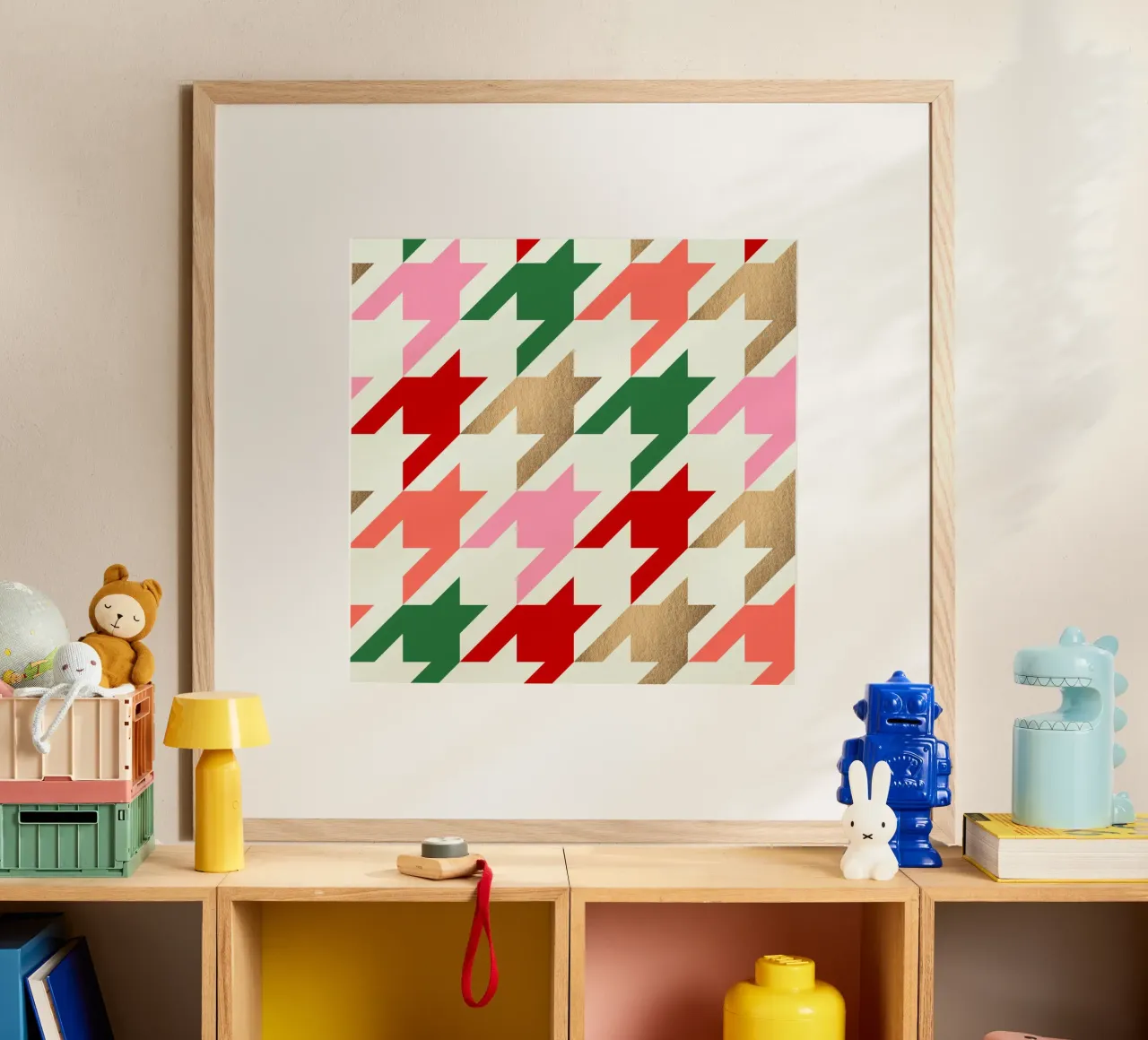 Feestelijk Houndstooth-patroon - Rood Roze Groen Nep Goud poster met kunststof frame van Dominique Vari Abstract