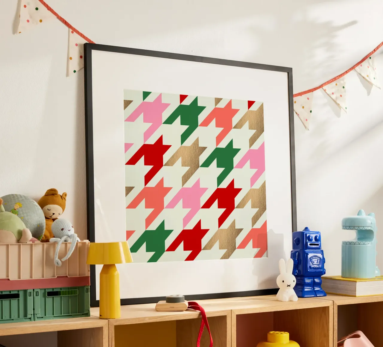 Feestelijk Houndstooth-patroon - Rood Roze Groen Nep Goud poster met kunststof frame van Dominique Vari Abstract