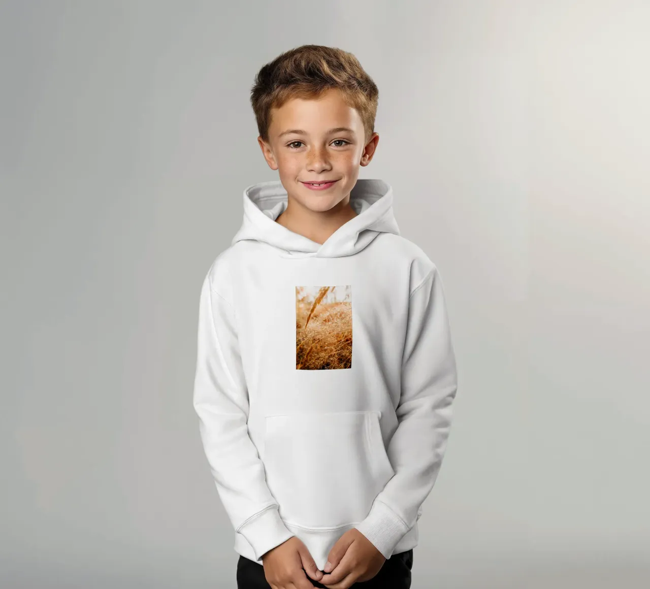 Erbe in autunno: gocce d'acqua e giochi di luce in natura felpa bambino con cappuccio da Bold and Retro