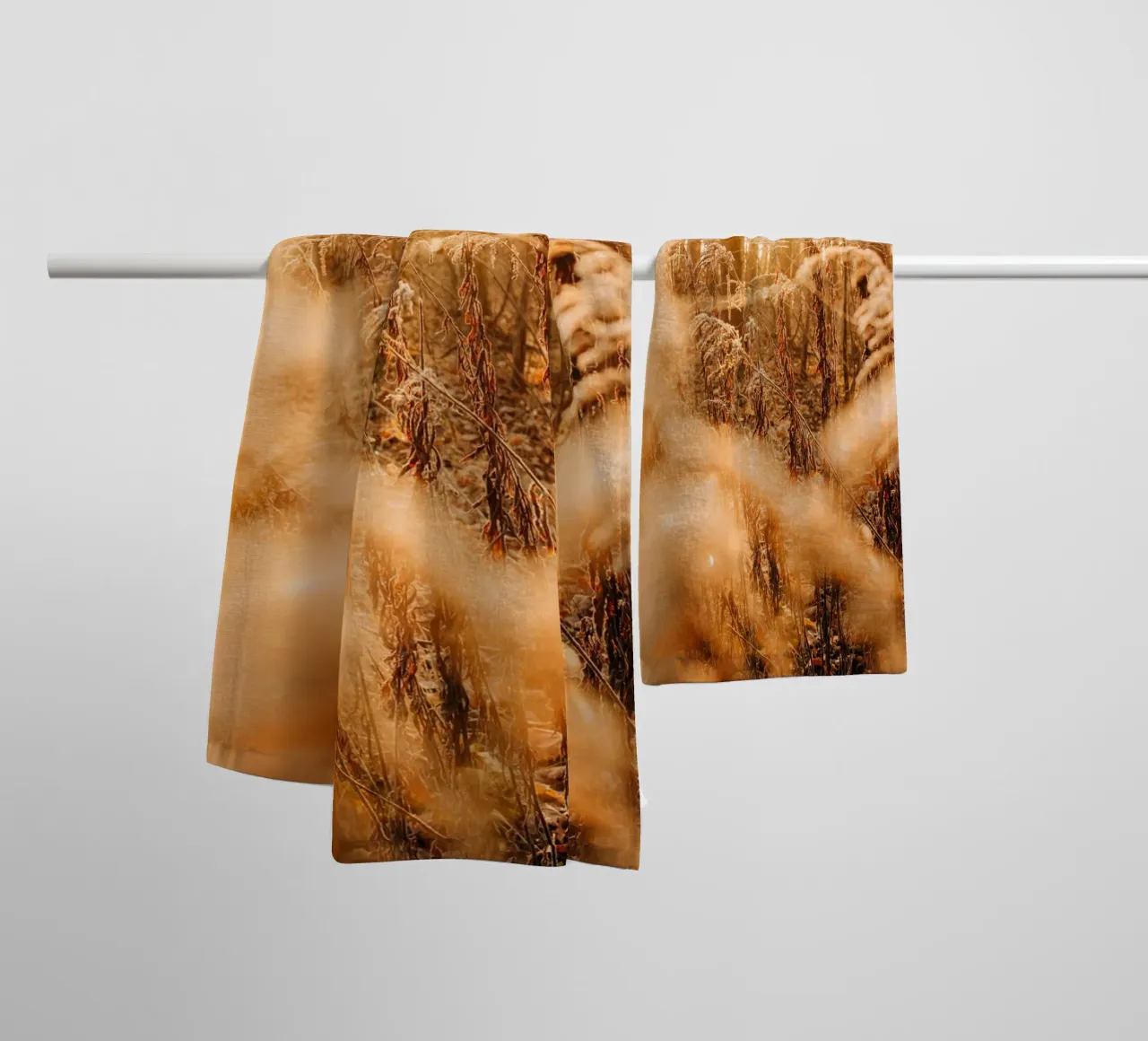 Forêt d'automne dans la lumière du matin - Photographie d'ambiance de la nature serviette de bain de Bold and Retro