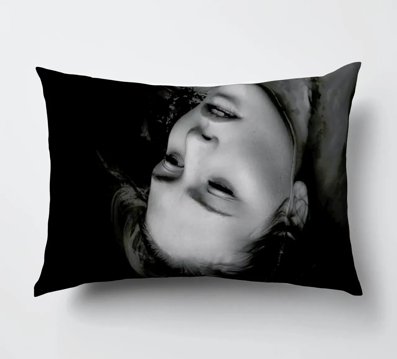 Drowning No.II cuscino da Laura Palm