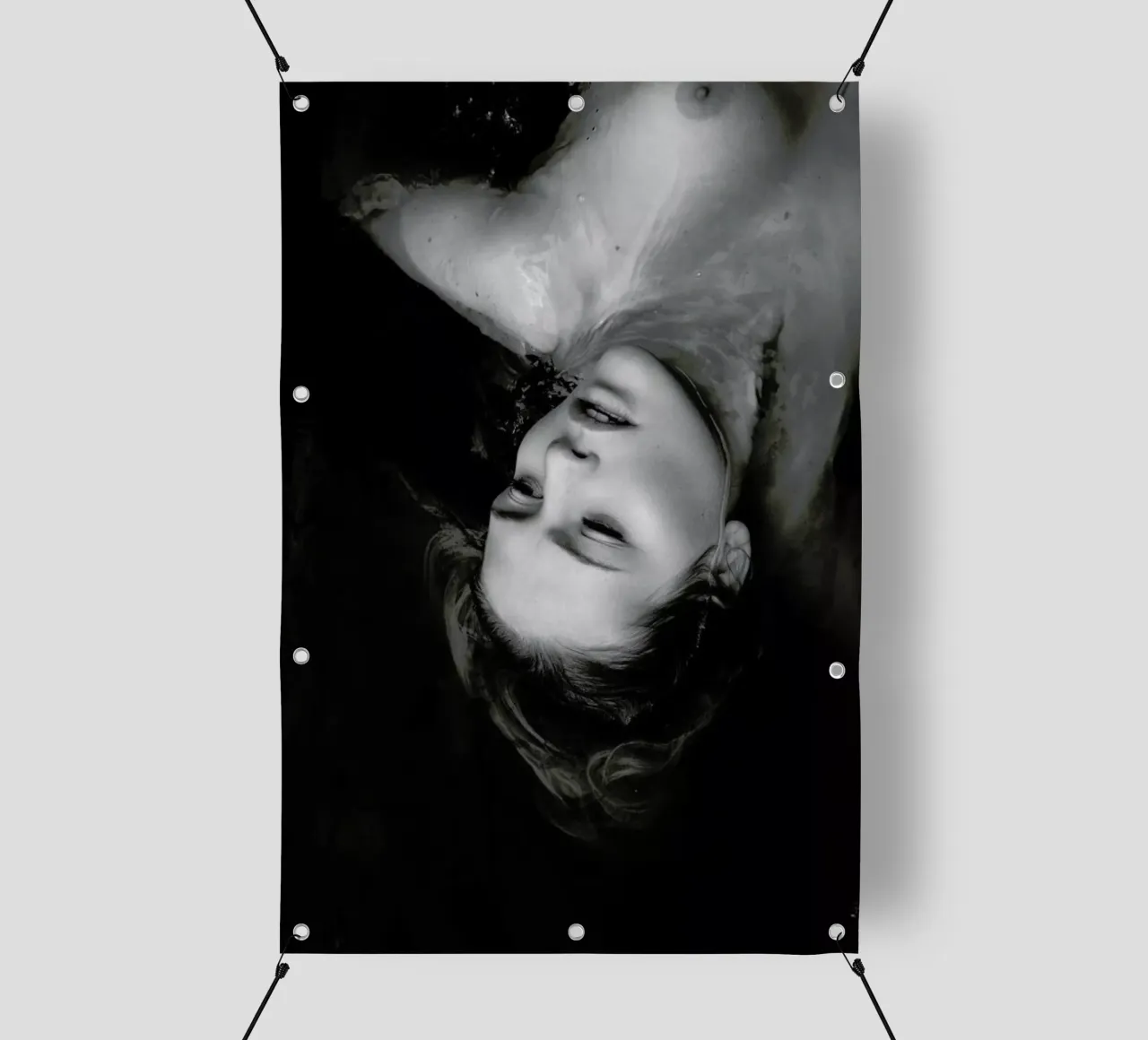 Drowning No.II telo in pvc da Laura Palm