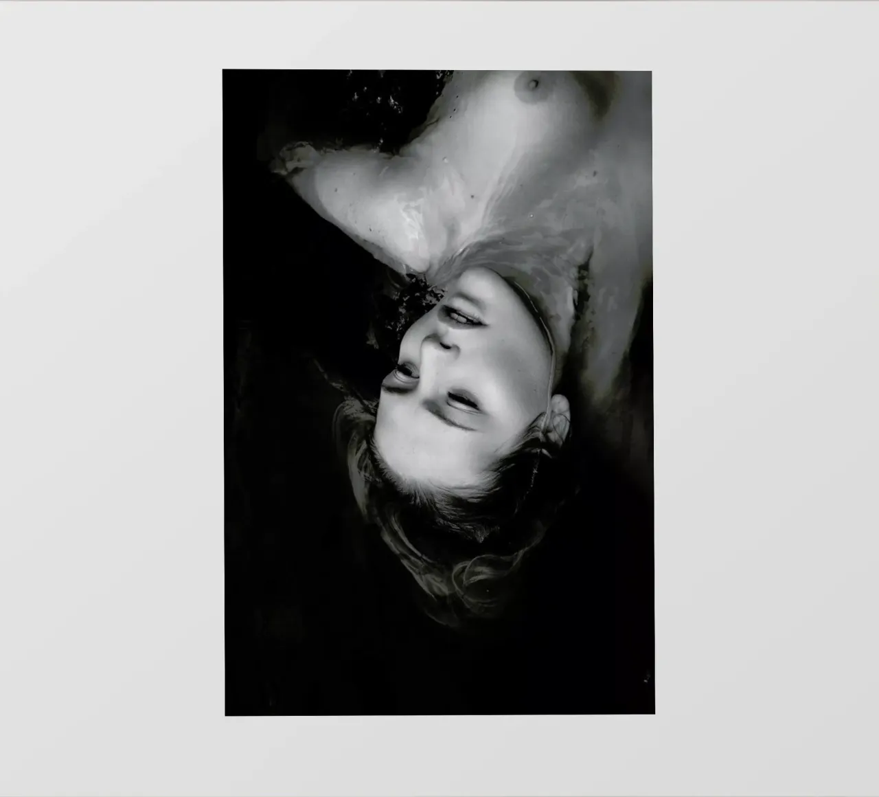 Drowning No.II telo in pvc da Laura Palm