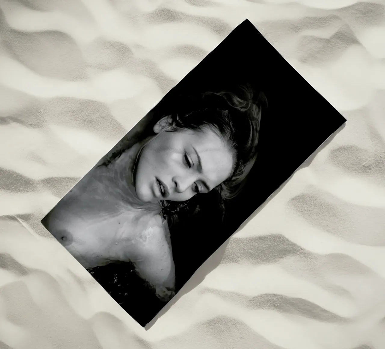 Drowning No.II telo mare da Laura Palm