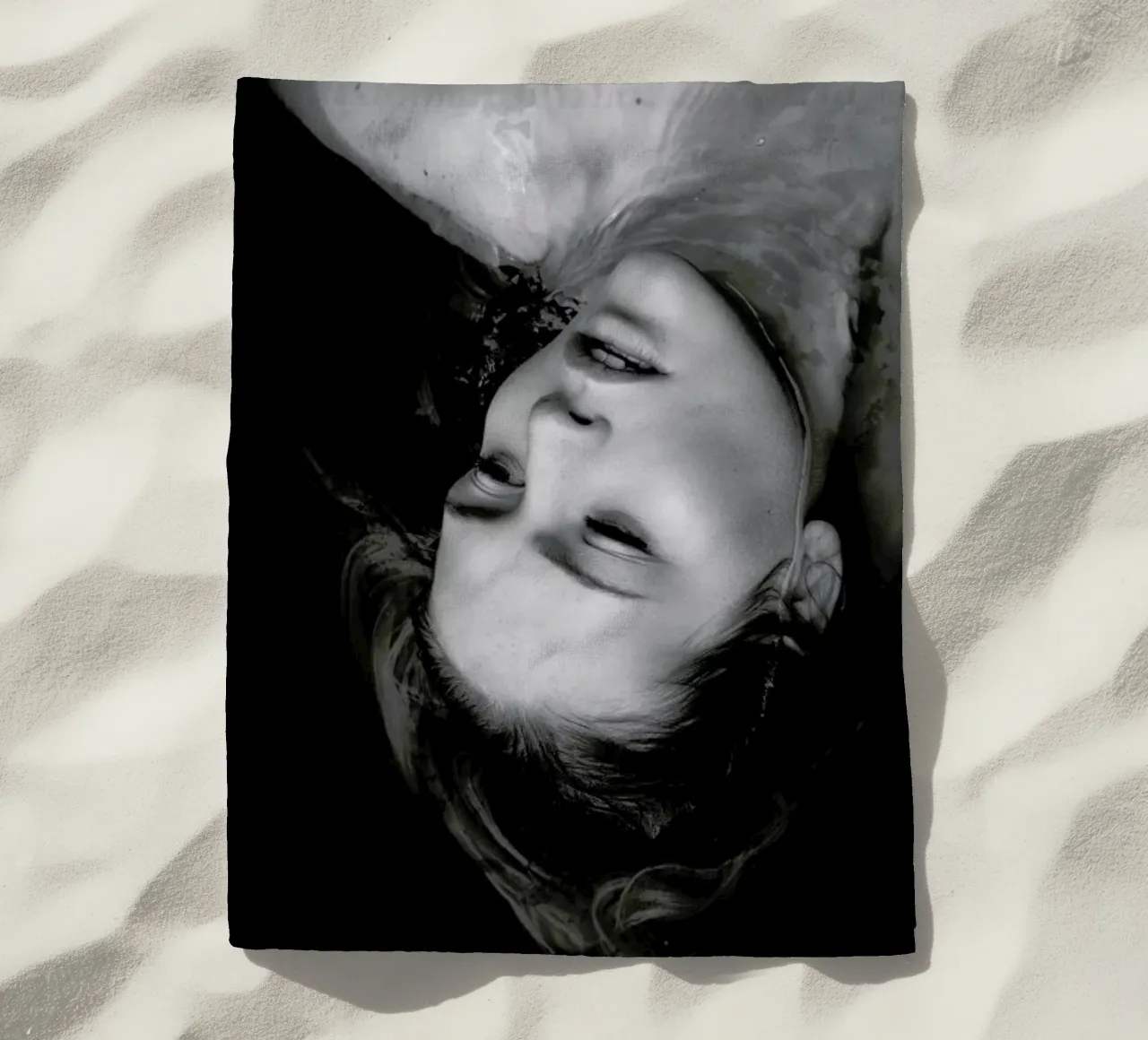 Drowning No.II telo mare da Laura Palm