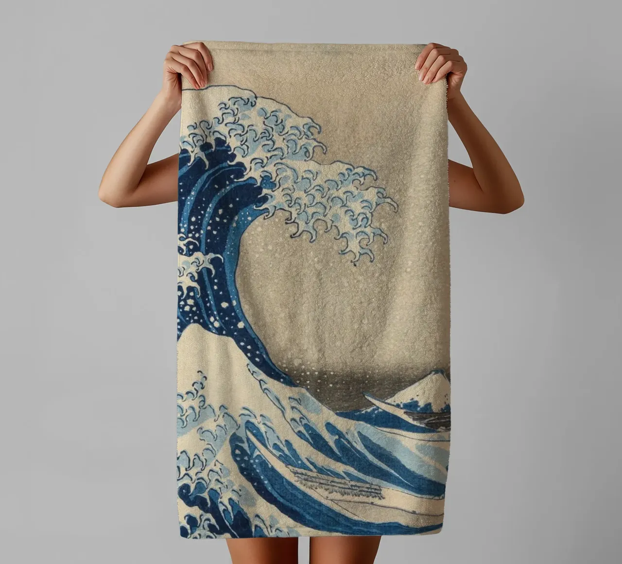 Hokusai-Die große Welle Handtuch von Carinaprint