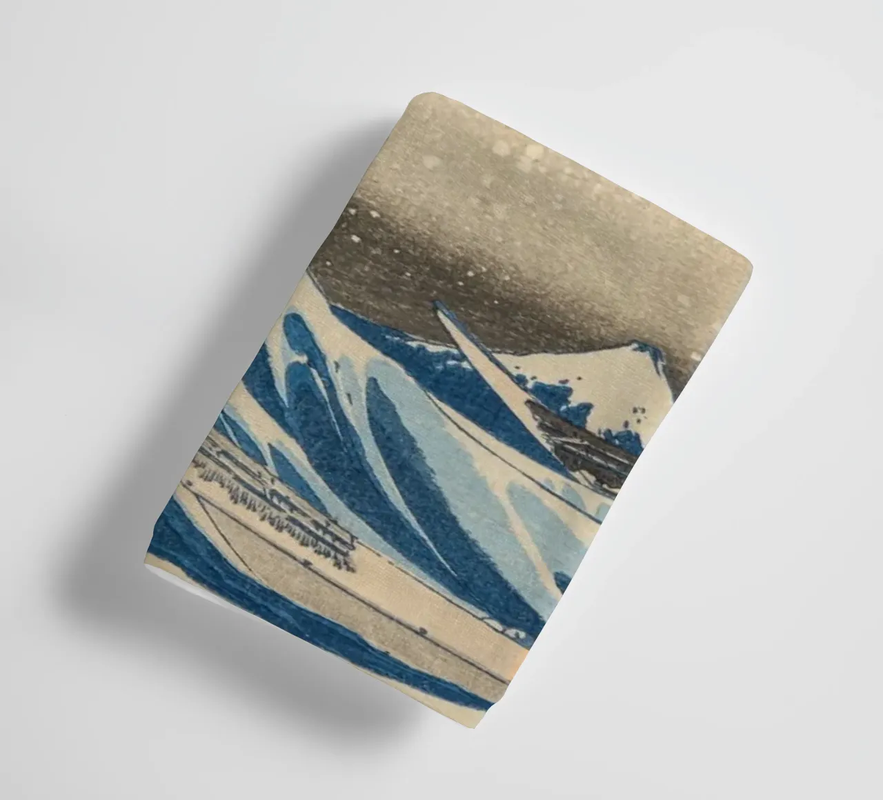 Hokusai-Die große Welle Handtuch von Carinaprint