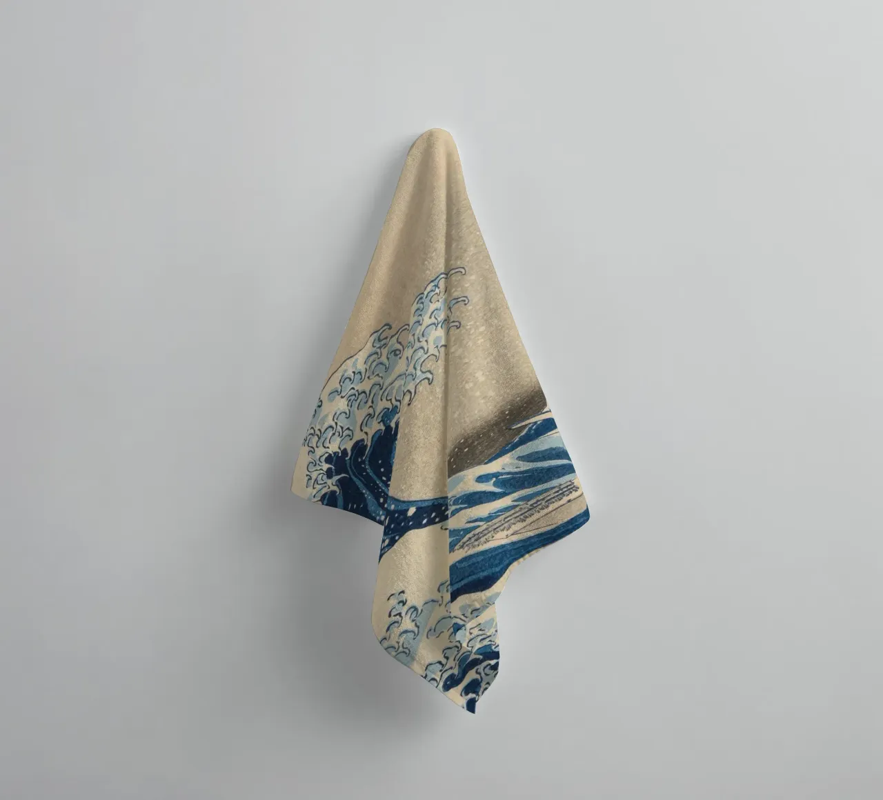 Hokusai-Die große Welle Handtuch von Carinaprint