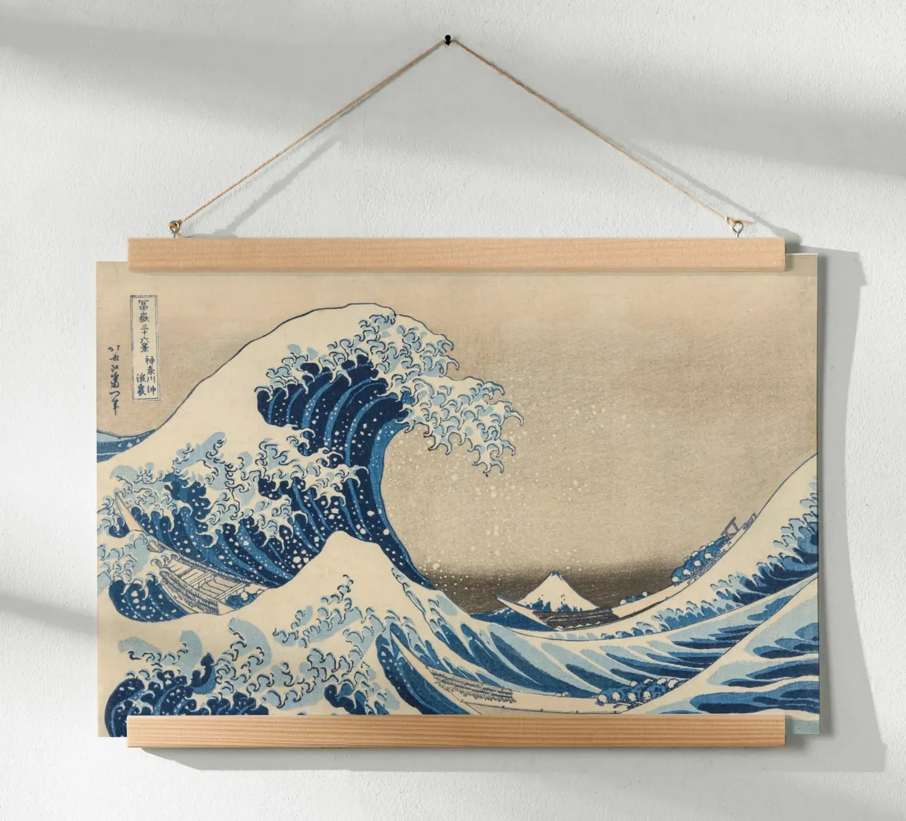 Hokusai-La grande vague poster avec cadre en bois de Carinaprint