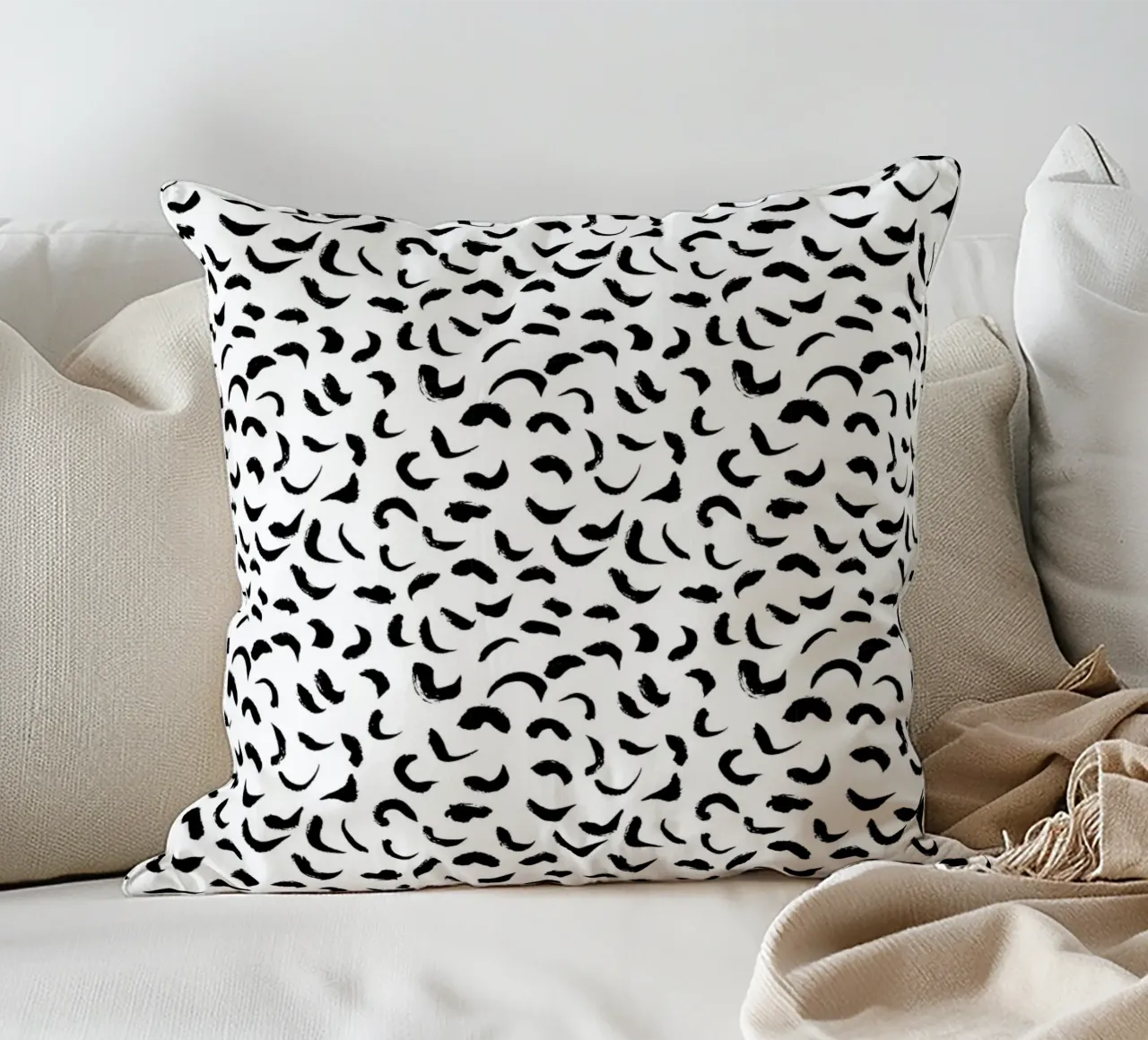 Black And White No 1 cuscino da treechild