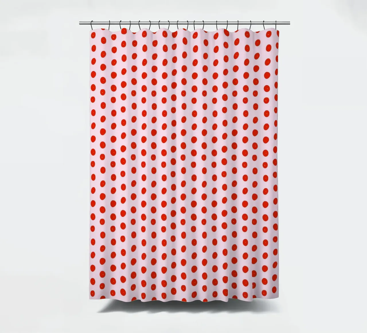 Red Dot Pattern Duschvorhang von treechild