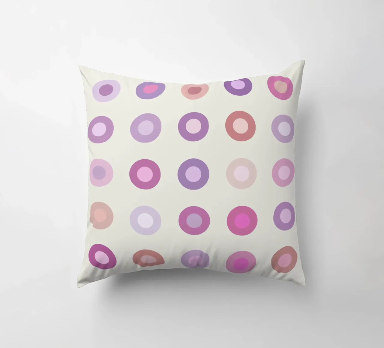 Cerchio retrò colorato in una variante rosa cuscino da JaySan Studio