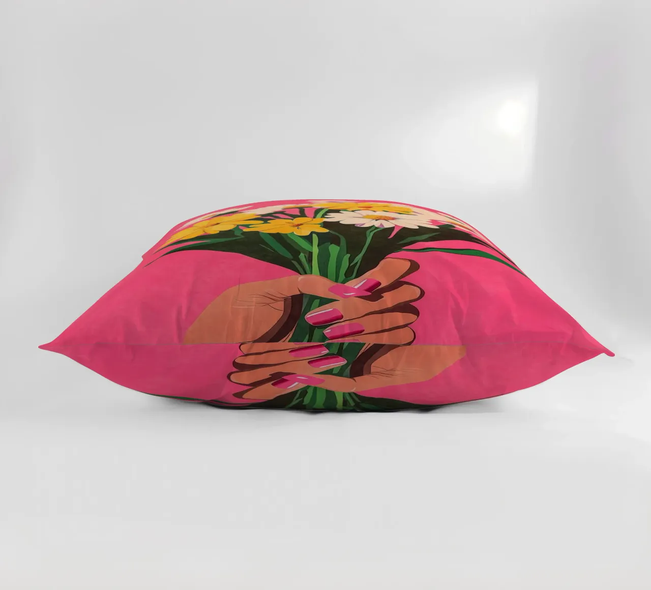 Roze nagels & bloemen kussen van Carinaprint