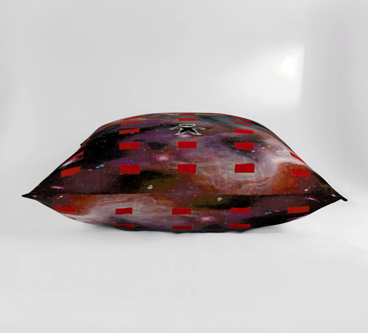 Lost In Red cuscino da Jared Yamahata